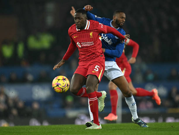 不仅依赖于 不仅依赖于